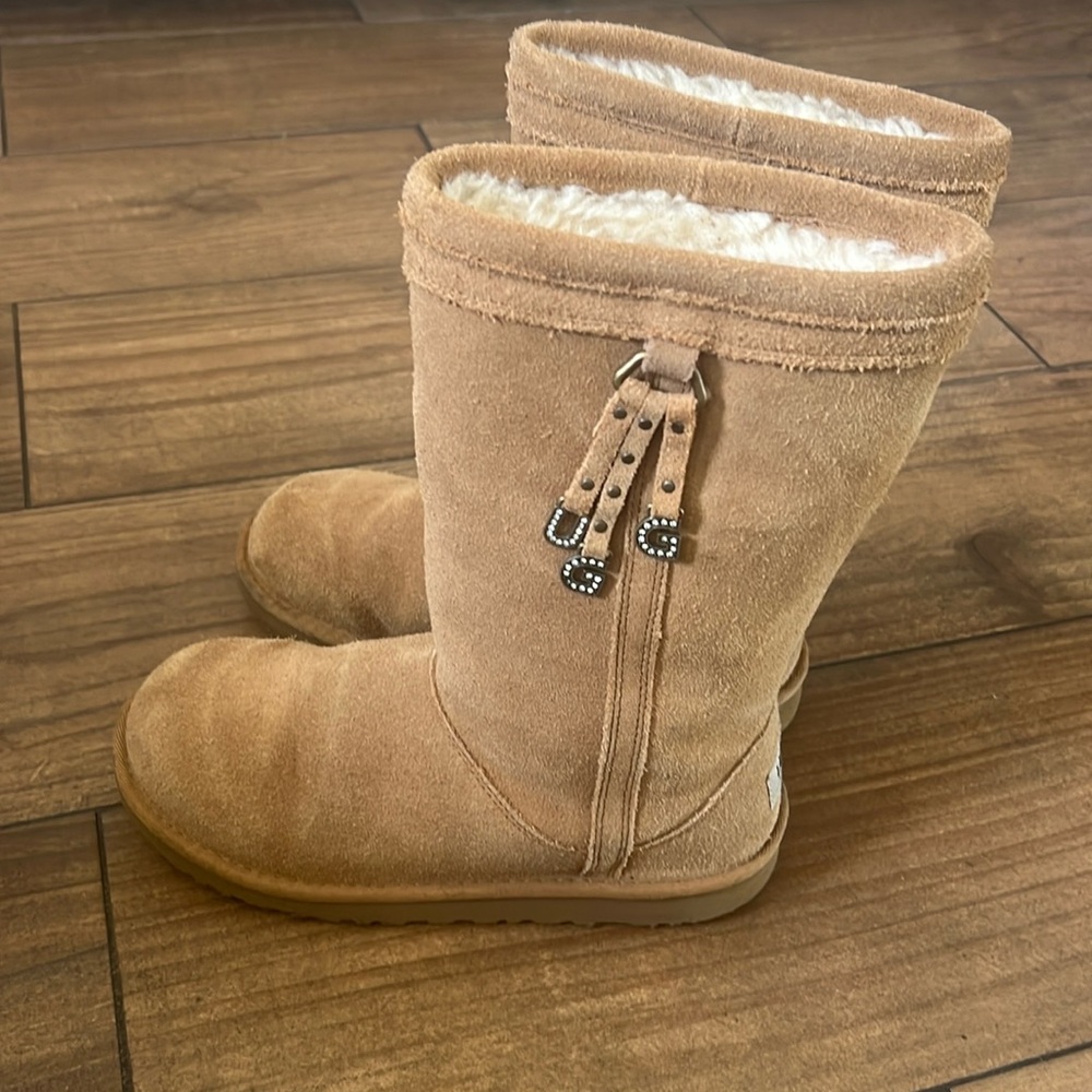 UGG Boots  girls size 6 Woman’s Size 7/ 7.5